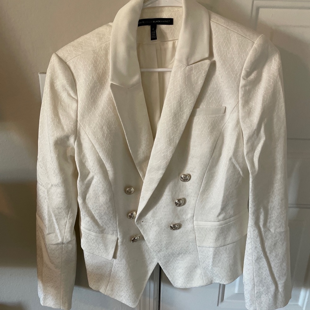 White House | Black Market White fitted blazer
